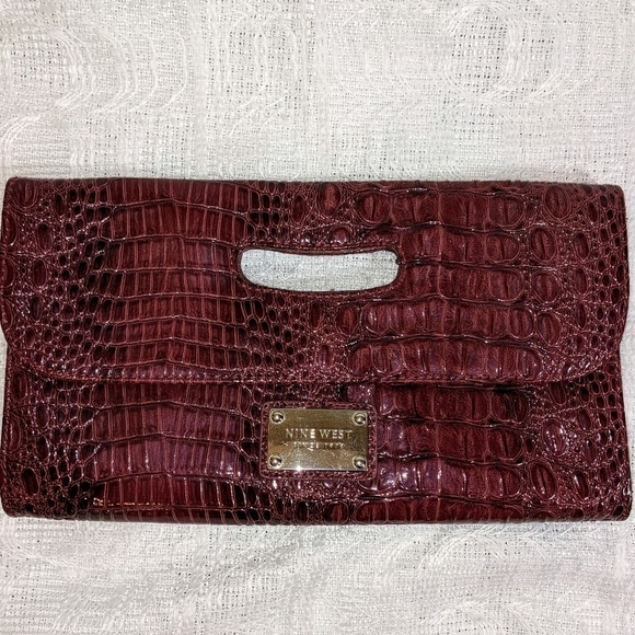 Nine West Burgundy Alligator Embossed Clutch Purse - Picture 1 of 5